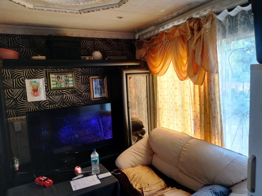 3 Bedroom Property for Sale in Molifi Tau Kloof Free State